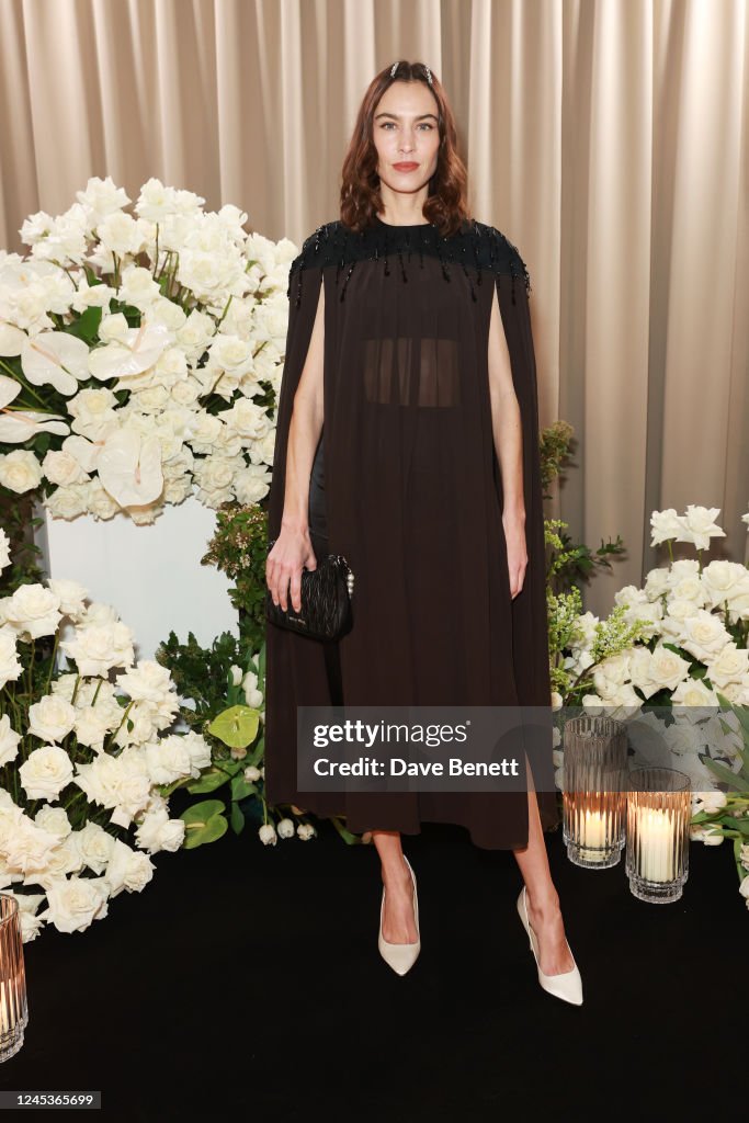 https://media.gettyimages.com/id/1245365699/photo/british-vogue-forces-for-change-dinner-at-the-londoner.jpg?s=1024x1024&w=gi&k=20&c=Or321s9s5KGQuzCLmoLNDCIvTP18IUHNj-E5kpsWIkc=