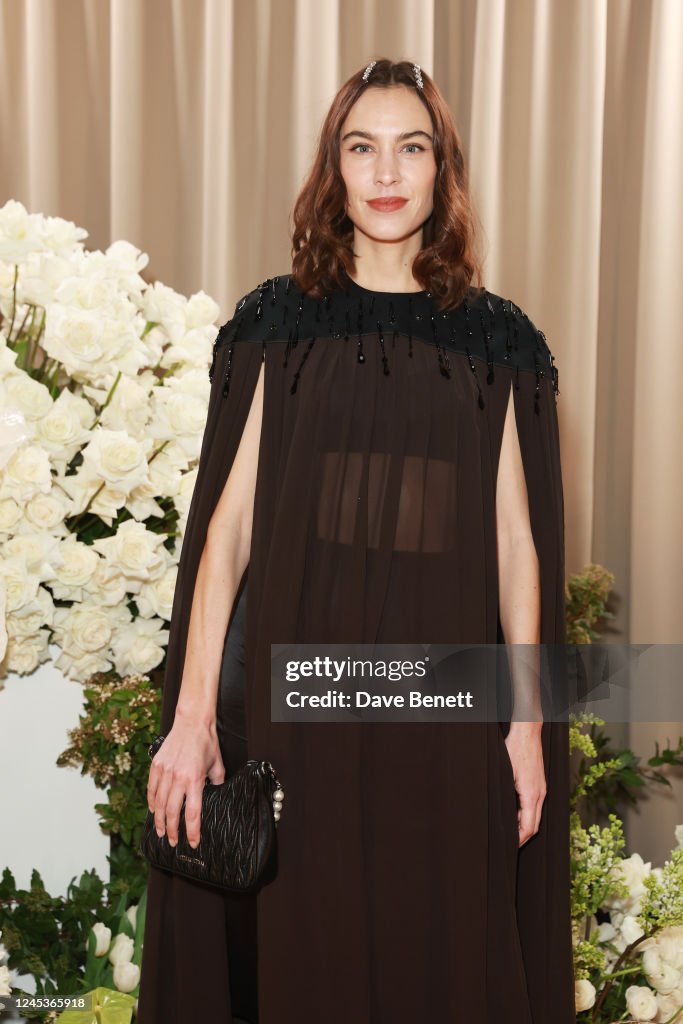 https://media.gettyimages.com/id/1245365918/photo/british-vogue-forces-for-change-dinner-at-the-londoner.jpg?s=1024x1024&w=gi&k=20&c=ntX2mfeog3ay1d8fUbnZKwBXEquJLZIbGss4Qp5SWHE=
