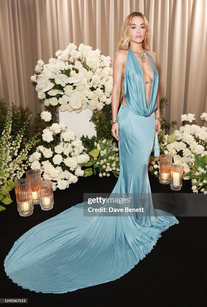 https://media.gettyimages.com/id/1245367213/photo/british-vogue-forces-for-change-dinner-at-the-londoner.jpg?s=1024x1024&w=gi&k=20&c=ZsSaKlxSeHRw1FhCaKHM3IRtNRf4iU4SrxdRLLkTs_g=