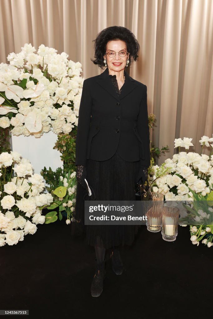 https://media.gettyimages.com/id/1245367515/photo/british-vogue-forces-for-change-dinner-at-the-londoner.jpg?s=1024x1024&w=gi&k=20&c=FPnFnmJDT5psdcegr7fevf9REwNQMsctbvU7Putjlrs=