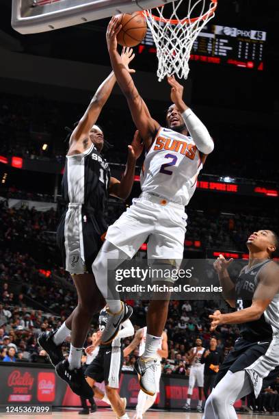 Josh Okogie of the Phoenix Suns drives to the basket during the game against the San Antonio Spurs on December 4, 2022 at the AT&T Center in San...