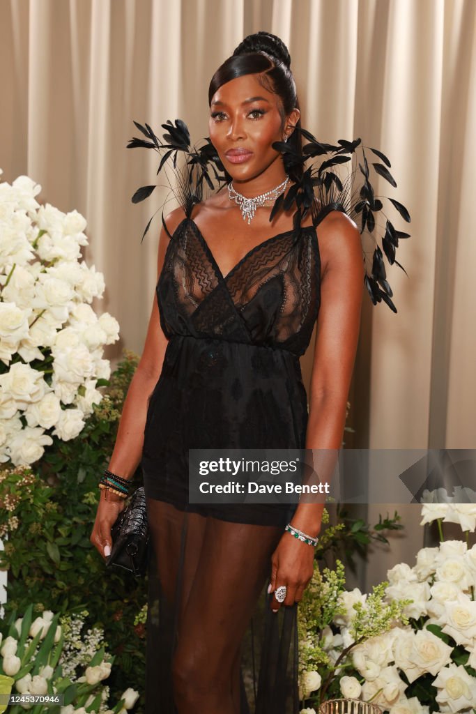 https://media.gettyimages.com/id/1245370946/photo/british-vogue-forces-for-change-dinner-at-the-londoner.jpg?s=1024x1024&w=gi&k=20&c=cz1AU919pykgZBT93gi8hAei14__keZz94xDLS2GZZA=