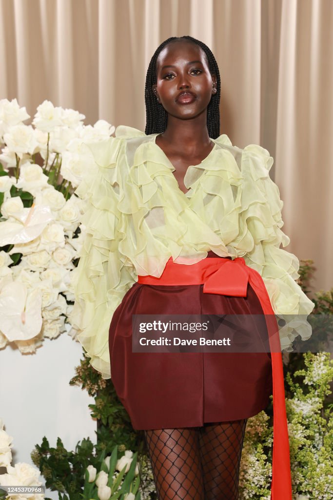 https://media.gettyimages.com/id/1245370968/photo/british-vogue-forces-for-change-dinner-at-the-londoner.jpg?s=1024x1024&w=gi&k=20&c=ko_NdLAIGwkgHO_OsRIqXY-9yBSXgnrPkUQKTZFDofI=