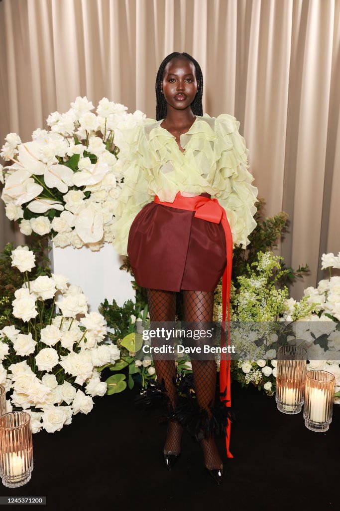 https://media.gettyimages.com/id/1245371200/photo/british-vogue-forces-for-change-dinner-at-the-londoner.jpg?s=1024x1024&w=gi&k=20&c=xa_HmSc_niPleb2g7pUJZlKLqyQ7nAvGNWuNBfvL-Dw=