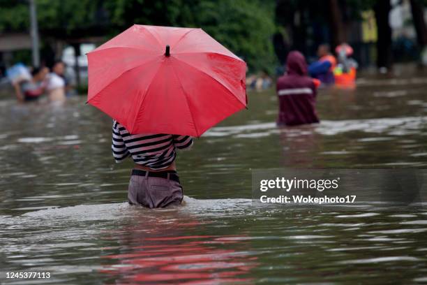 walking on flood - heavy rain ストックフォトと画像