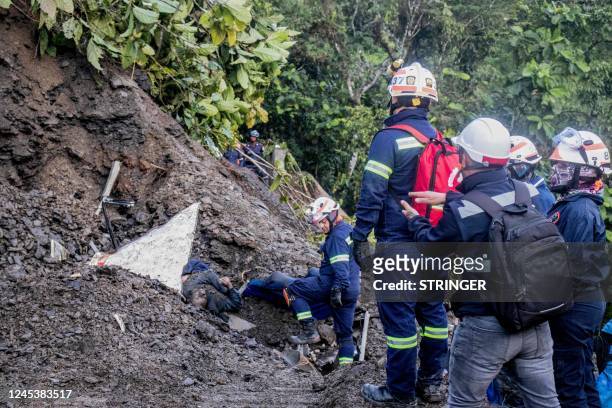 Graphic content / Rescue teams look at a dead body after a landslide of a mountain in the sector El Ruso, Pueblo Rico municipality, in northwestern...