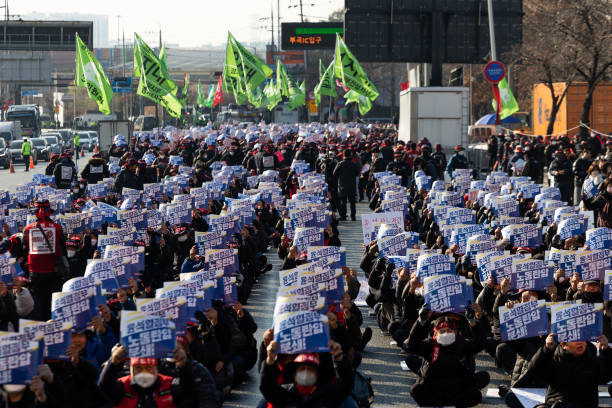 KOR: Major Korean Union Joins Truckers' Protest as Strike Broadens
