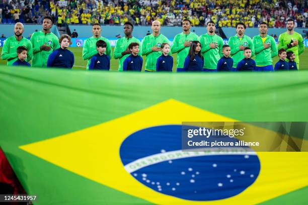 December 2022, Qatar, Doha: Soccer: World Cup, Brazil - South Korea, Final round, Round of 16, Stadium 974, The team from Brazil during the national...