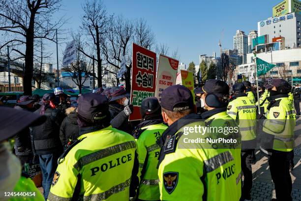 About hundred of members of the Korean Public Service and Transport workers' Union Incheon Headquarters shout slogans at the cargo workers' all-out...