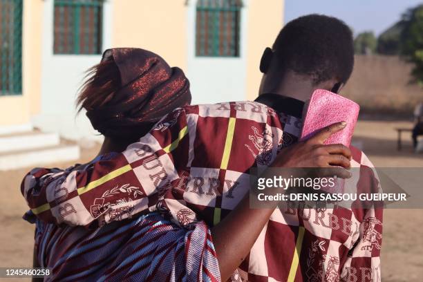 Mother hugs her son in N'Djamena on December 8, 2022 after he has been released on bail. - Eighty minors who had been arrested and held in a desert...