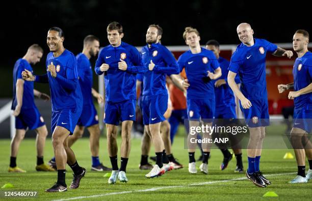 Virgil van Dijk of Holland, Marten de Roon of Holland, Daley Blind of Holland, Frenkie de Jong of Holland, Davy Klaassen of Holland and Teun...