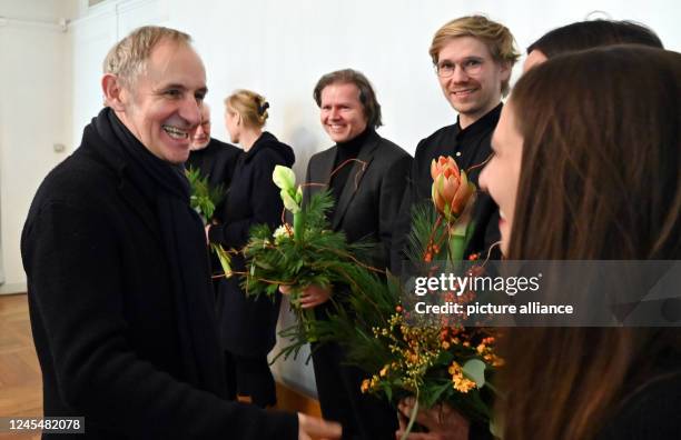 December 2022, Thuringia, Weimar: Volker Staab , architect and jury chairman, congratulates the winners of an architectural competition for the...