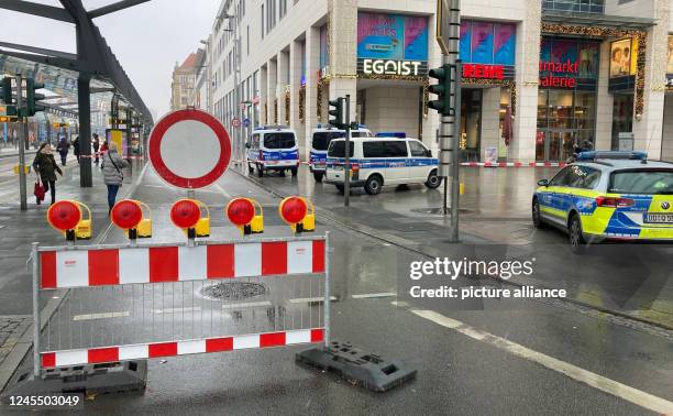 December 2022, Saxony, Dresden: Police cordoned off the Altmarktgalerie in Dresden. Photo: Jörg Schurig/dpa-Zentralbild/dpa