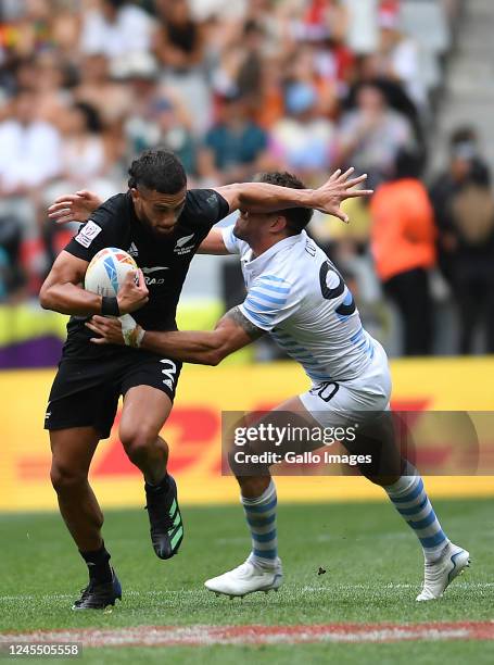 Brady Rush of New Zealand and Fernando Luna of Argentina during the match between New Zealand and Argentina on day 2 of the HSBC Cape Town Sevens at...