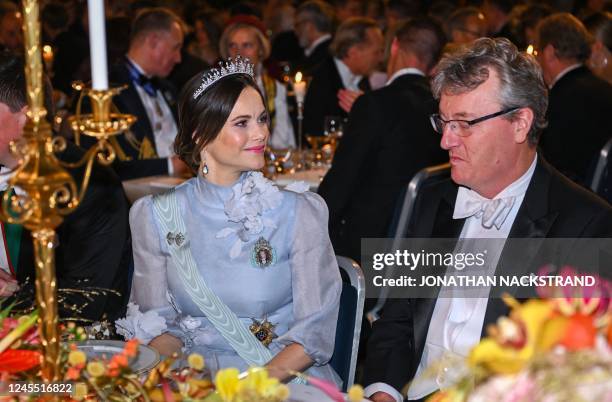 Princess Sofia of Sweden and 2021 Nobel laureate in Chemistry Britain's David MacMillan tallk during the royal banquet to honour the laureates of the...