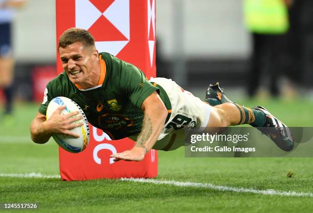 Ricardo Duarttee of South Africa scores a try during the quarter final match between South Africa and Great Britain on day 2 of the HSBC Cape Town...