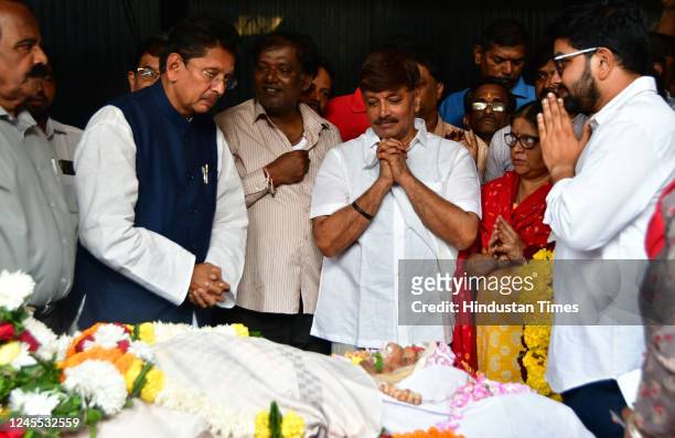 Minister Deepak Kesarkar pays his last respects to noted Padma Shri awardee and veteran Lavani singer Sulochana Chavan who breathed her last at the...