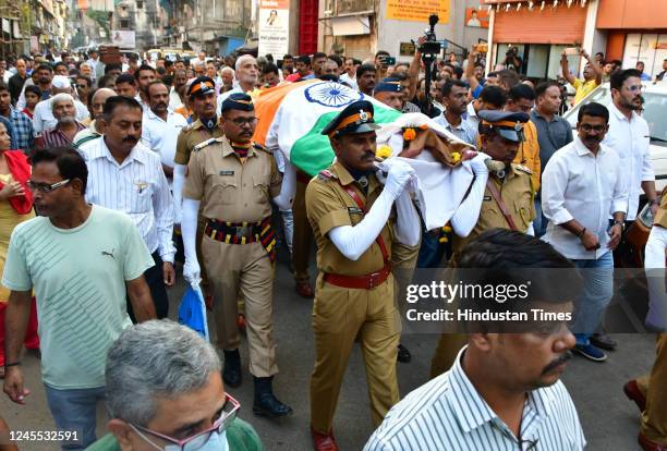 Noted Padma Shri awardee and veteran Lavani singer Sulochana Chavan who breathed her last at the age of 92, being cremated with full state honours,...