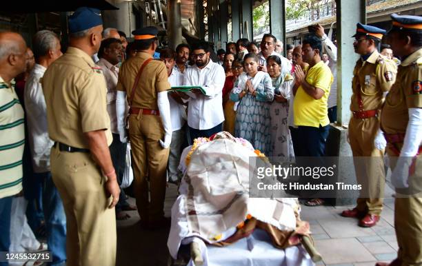 Noted Padma Shri awardee and veteran Lavani singer Sulochana Chavan who breathed her last at the age of 92, being cremated with full state honours,...