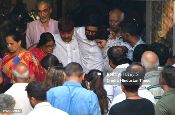 Son Vijay Chavan and family members pay their last respects to noted Padma Shri awardee and veteran Lavani singer Sulochana Chavan who breathed her...
