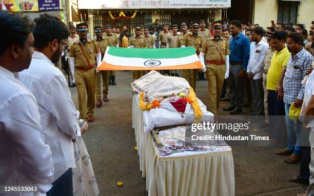 Noted Padma Shri awardee and veteran Lavani singer Sulochana Chavan who breathed her last at the age of 92, being cremated with full state honours,...