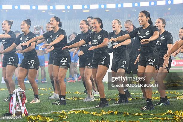 Women Rugby Sevens Ruck World Sevens Trophy Photos and Premium High Res Pictures - Getty Images
