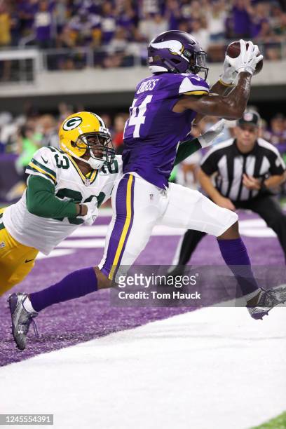 Minnesota Vikings wide receiver Stefon Diggs catches touchdown pass against Green Bay Packers cornerback Damarious Randall during an NFL football...