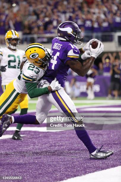 Minnesota Vikings wide receiver Stefon Diggs catches touchdown pass against Green Bay Packers cornerback Damarious Randall during an NFL football...