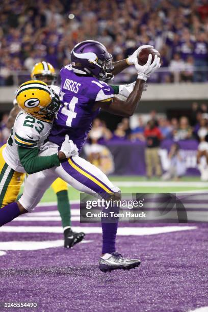 Minnesota Vikings wide receiver Stefon Diggs catches touchdown pass against Green Bay Packers cornerback Damarious Randall during an NFL football...