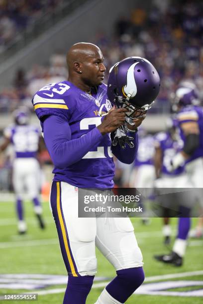 Minnesota Vikings cornerback Terence Newman warms up before an NFL football game between the Green Bay Packers and the Minnesota Vikings Sunday,...