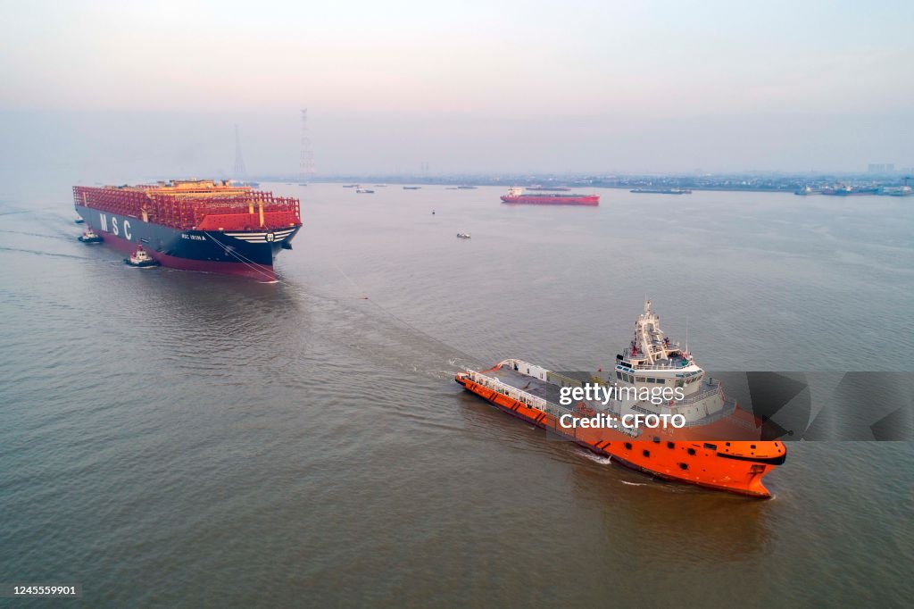 TAIZHOU, CHINA - DECEMBER 12, 2022 - Escorted by 21 sea patrol boats ...