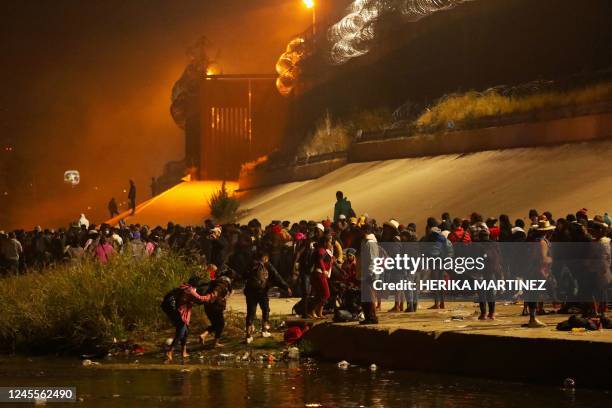 Migrants travelling in a caravan of more than a thousand people from countries such as Nicaragua, Peru, Ecuador, Colombia, Venezuela and the...