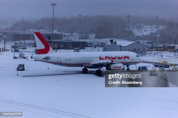 Lauda Manchester 6,166 Manchester Airport Terminal Stock Photos, High-Res Pictures, and ...