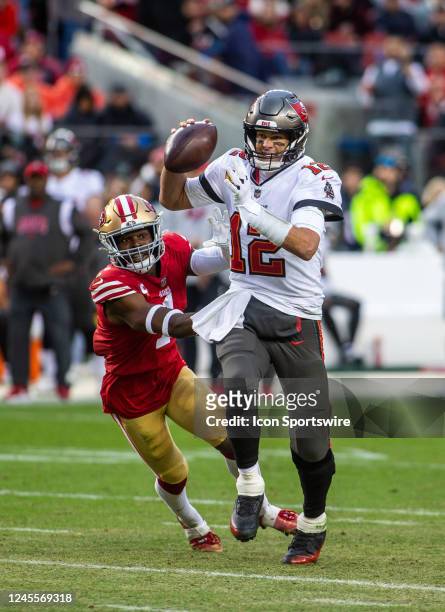 Tampa Bay Buccaneers quarterback Tom Brady throws a pass, defended by San Francisco 49ers defensive back Jimmie Ward , in the third quarter of an NFL...