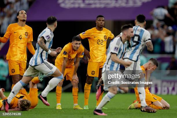 Virgil van Dijk of Holland, Frenkie de Jong of Holland, Steven Berghuis of Holland, Denzel Dumfries of Holland, Wout Weghorst of Holland dejected...