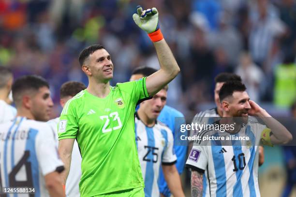 December 2022, Qatar, Lusail: Soccer, World Cup, Argentina - Croatia, final round, semifinal, Lusail Stadium, Argentina's goalkeeper Emiliano...