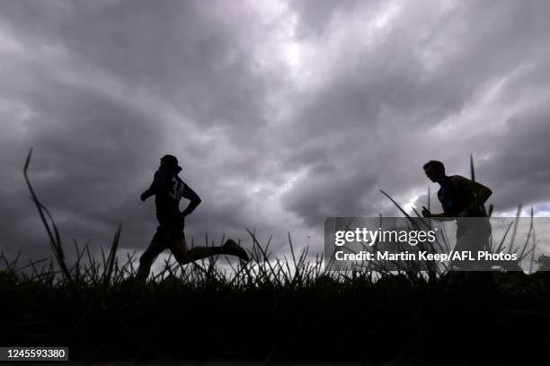 Running Laps Photos and Premium High Res Pictures - Getty Images