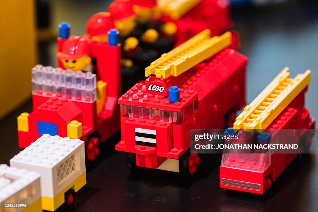 Small Lego Examples Examples of small trucks made with Lego bricks are displayed at the ...