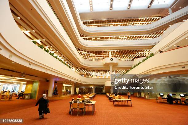 Toronto Reference Library Map 935 The Toronto Reference Library Stock Photos, High-Res Pictures, and ...