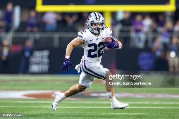 Kansas State Wildcats running back Deuce Vaughn runs up field during the Big 12 Championship game between the Kansas State Wildcats and TCU Horned...