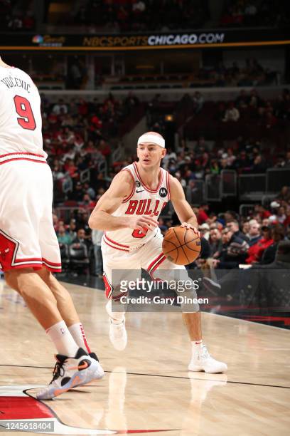Alex Caruso of the Chicago Bulls drives to the basket during the game against the New York Knicks on December 14, 2022 at United Center in Chicago,...