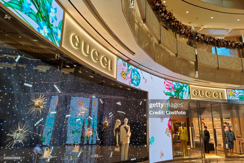 GUCCI store is seen in China, December 14, . Fotografía de - Getty Images