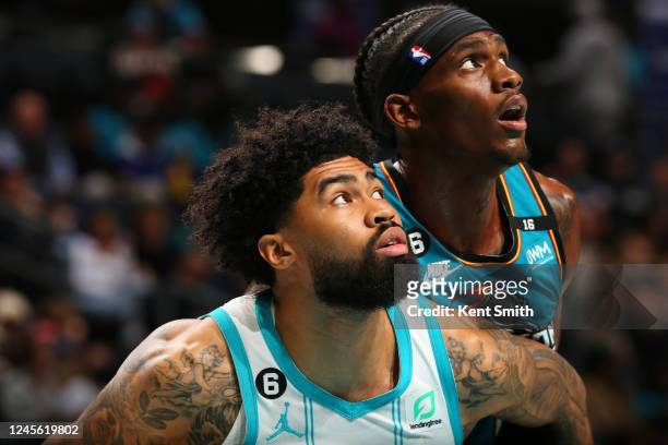 Nick Richards of the Charlotte Hornets and Jalen Duren of the Detroit Pistons look on during the game on DECEMBER 14, 2022 at Spectrum Center in...
