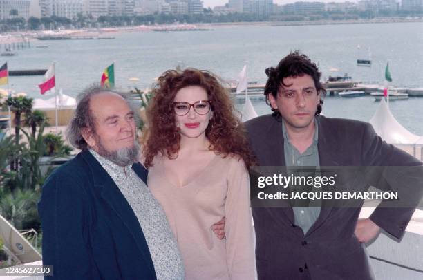 Italian director Marco Ferreri poses with Italian actress Francesca Dellera and Sergio Castellito during the photocall of the film "La Carne", on May...