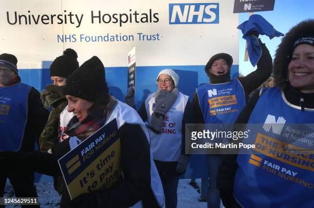 Nurses on the picket line outside Addenbrookes hospital acknowledge support from the passing traffic on December 15, 2022 in Cambridge, United...