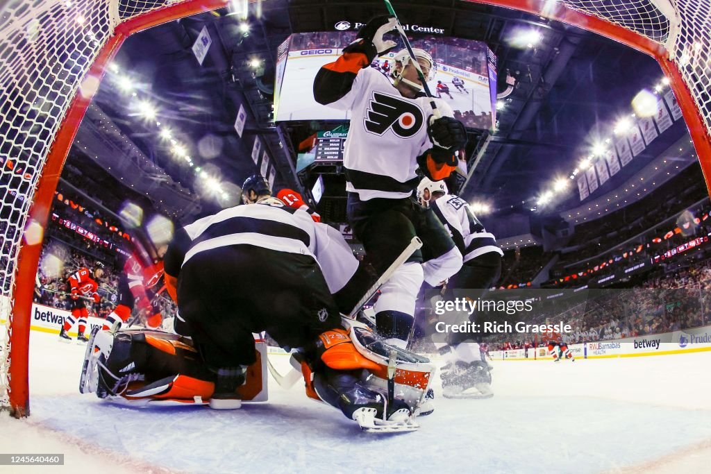 Devils Flyers Carter Hart of the Philadelphia Flyers and Justin Braun of the... News ...