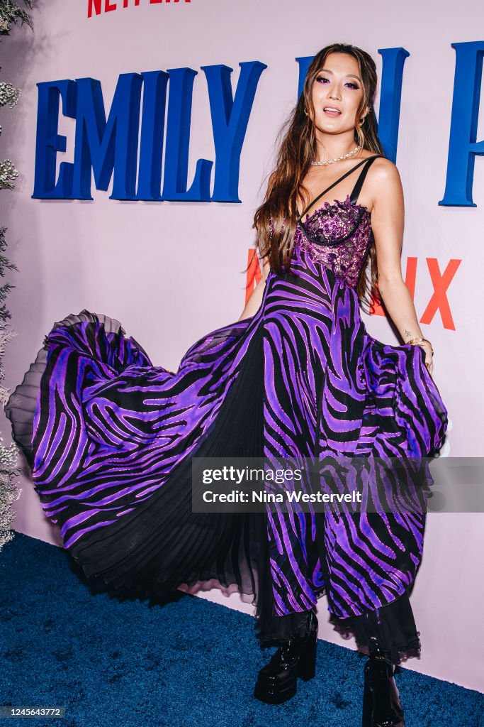 https://media.gettyimages.com/id/1245643772/photo/emily-in-paris-season-3-special-screening-reception-red-carpet.jpg?s=1024x1024&w=gi&k=20&c=liWcpXqm_c96mHcNzvJiwPjqCh8YotXwJ_UucmQSkBY=
