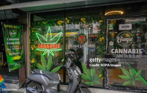 General view of a weed shop on Khao Sarn Road. In the metropolitan area of Bangkok 1995 marijuana dispensaries/shops, have opened, and in downtown...