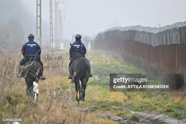 Hungarian border police officiers patrol on horses on December 15, 2022 at the Hungarian-Serbian border, close to Kelebia village. - In August 2022,...