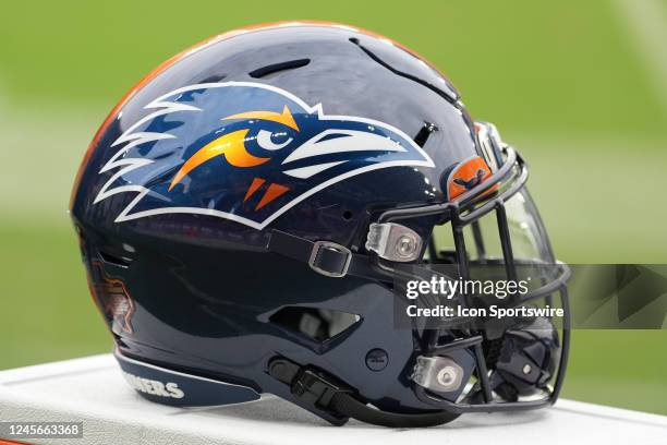 Utsa Helmets Photos and Premium High Res Pictures - Getty Images